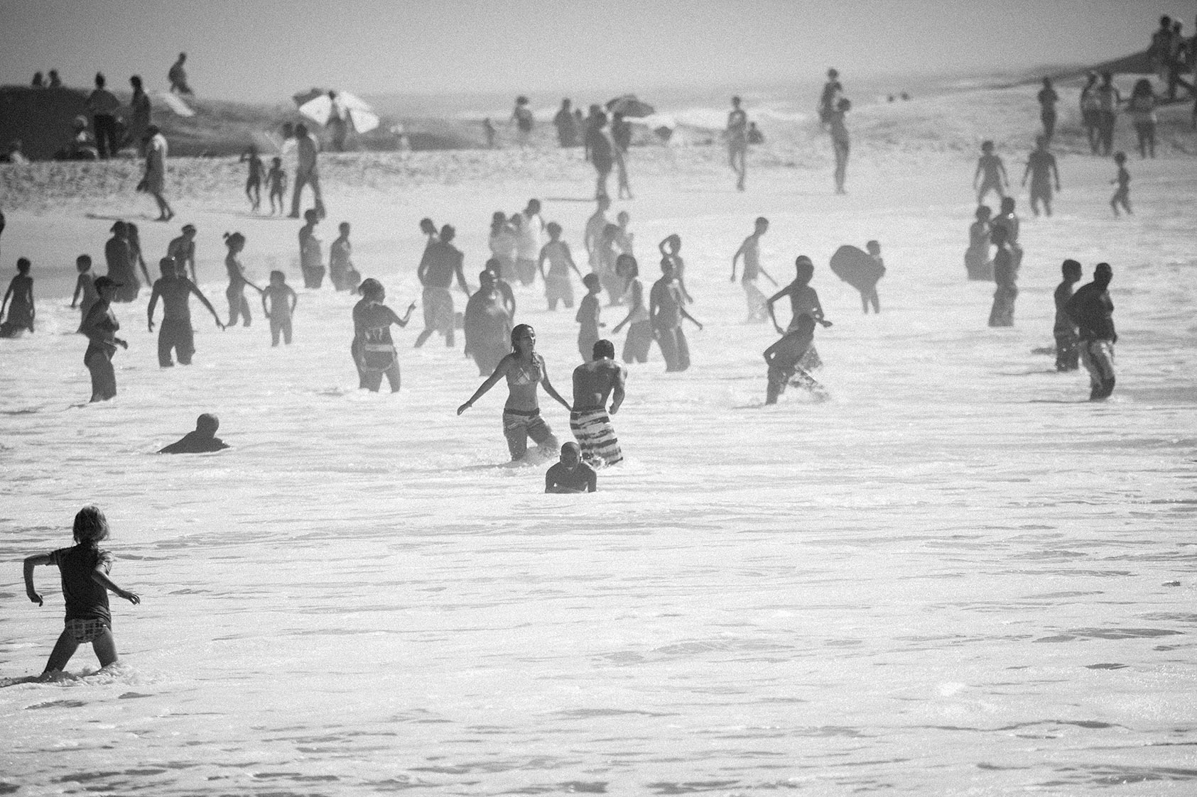 SA_BEACH_CROWD